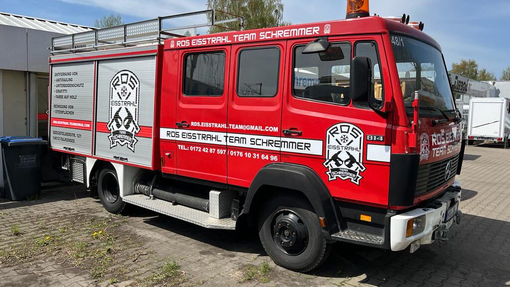 Hintergrundfoto zum Header der Webseite. Es zeigt das mobile Einsatzsystem von RDS Eisstrahl Team Schremmer.